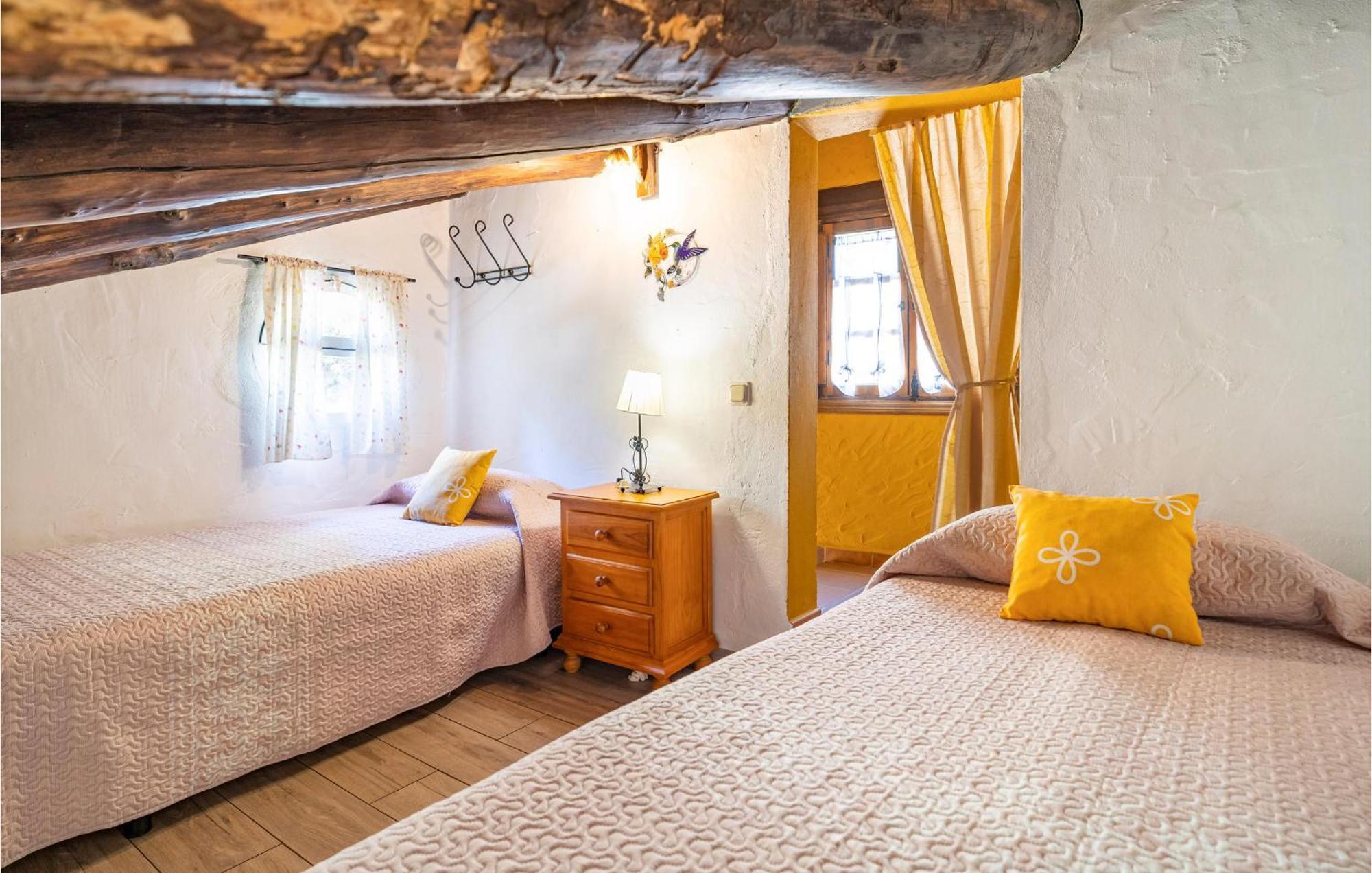 Amazing Cottage In Algatocin With Kitchen Kültér fotó