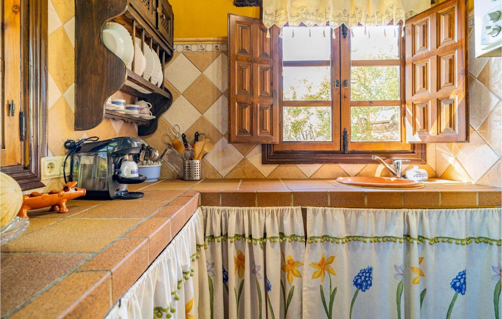 Amazing Cottage In Algatocin With Kitchen Kültér fotó