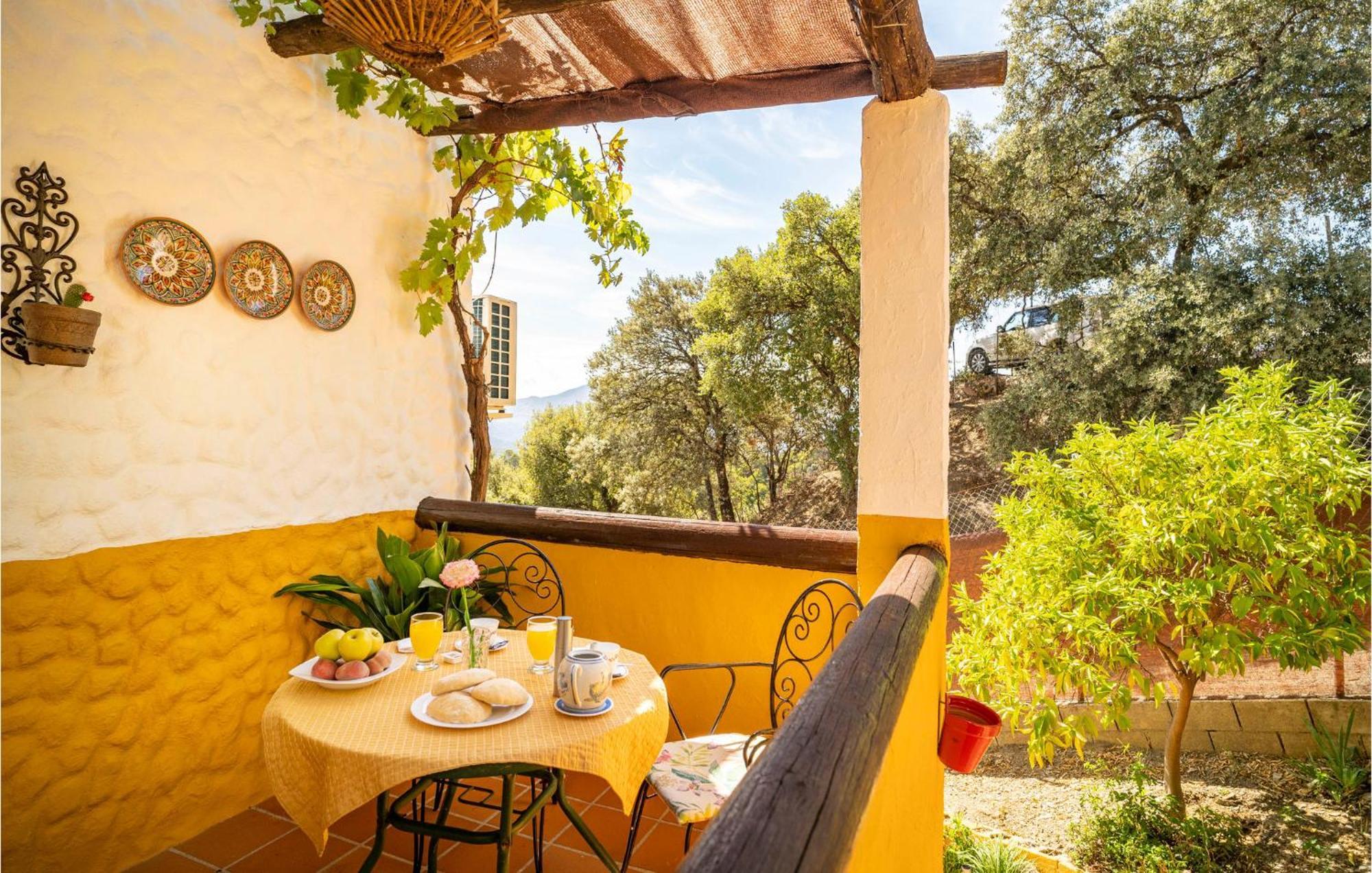 Amazing Cottage In Algatocin With Kitchen Kültér fotó