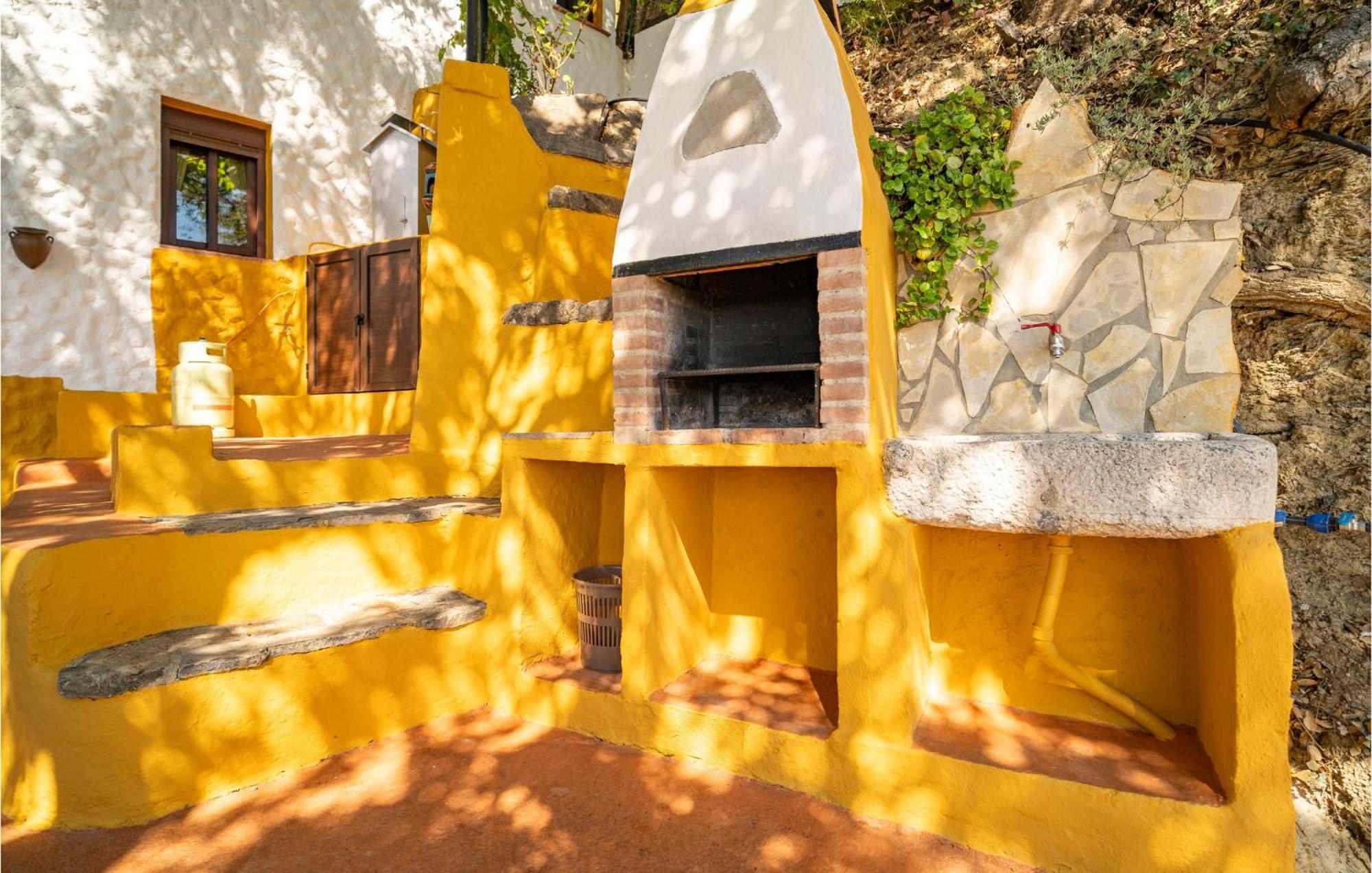 Amazing Cottage In Algatocin With Kitchen Kültér fotó