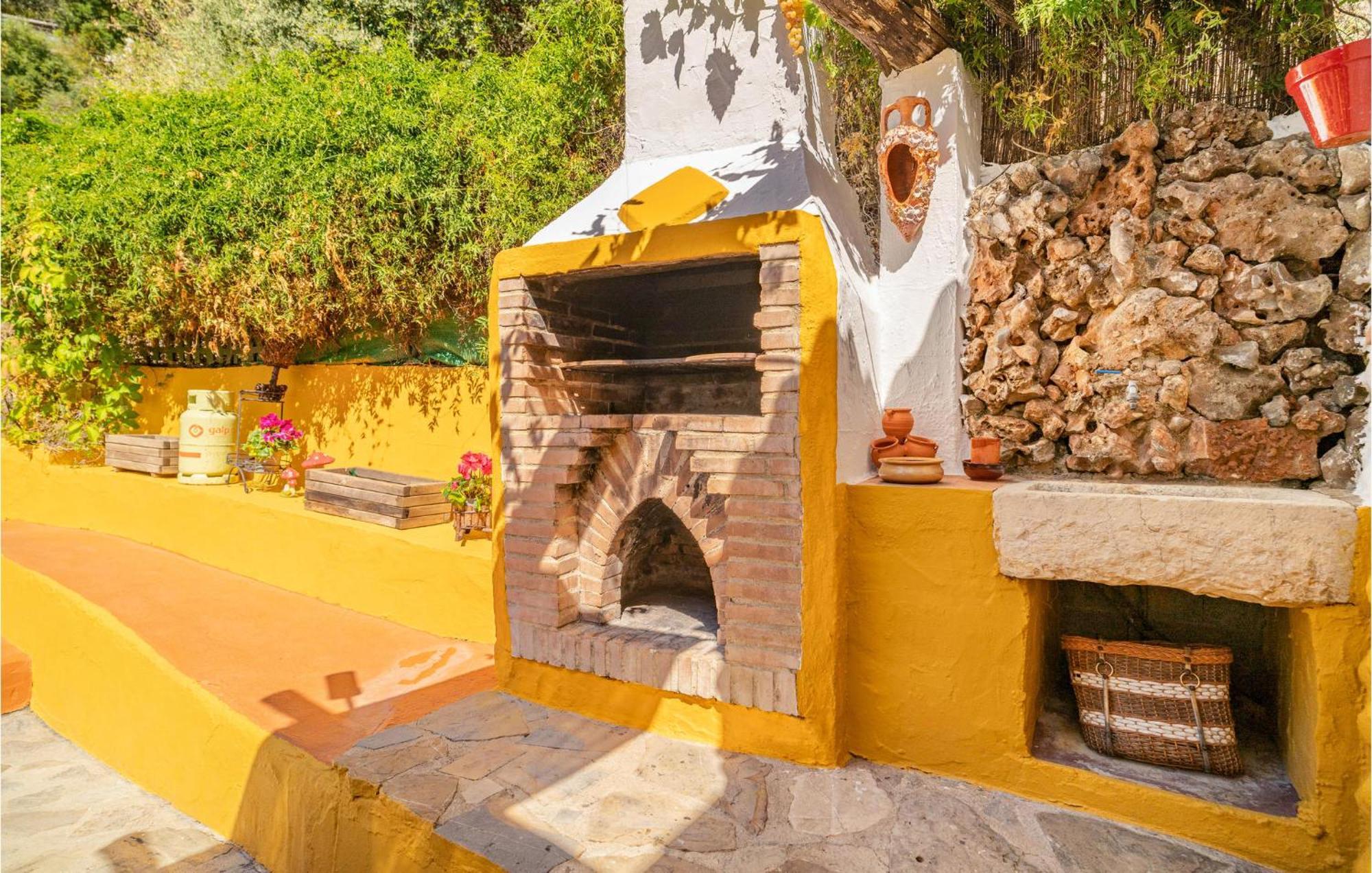 Amazing Cottage In Algatocin With Kitchen Kültér fotó